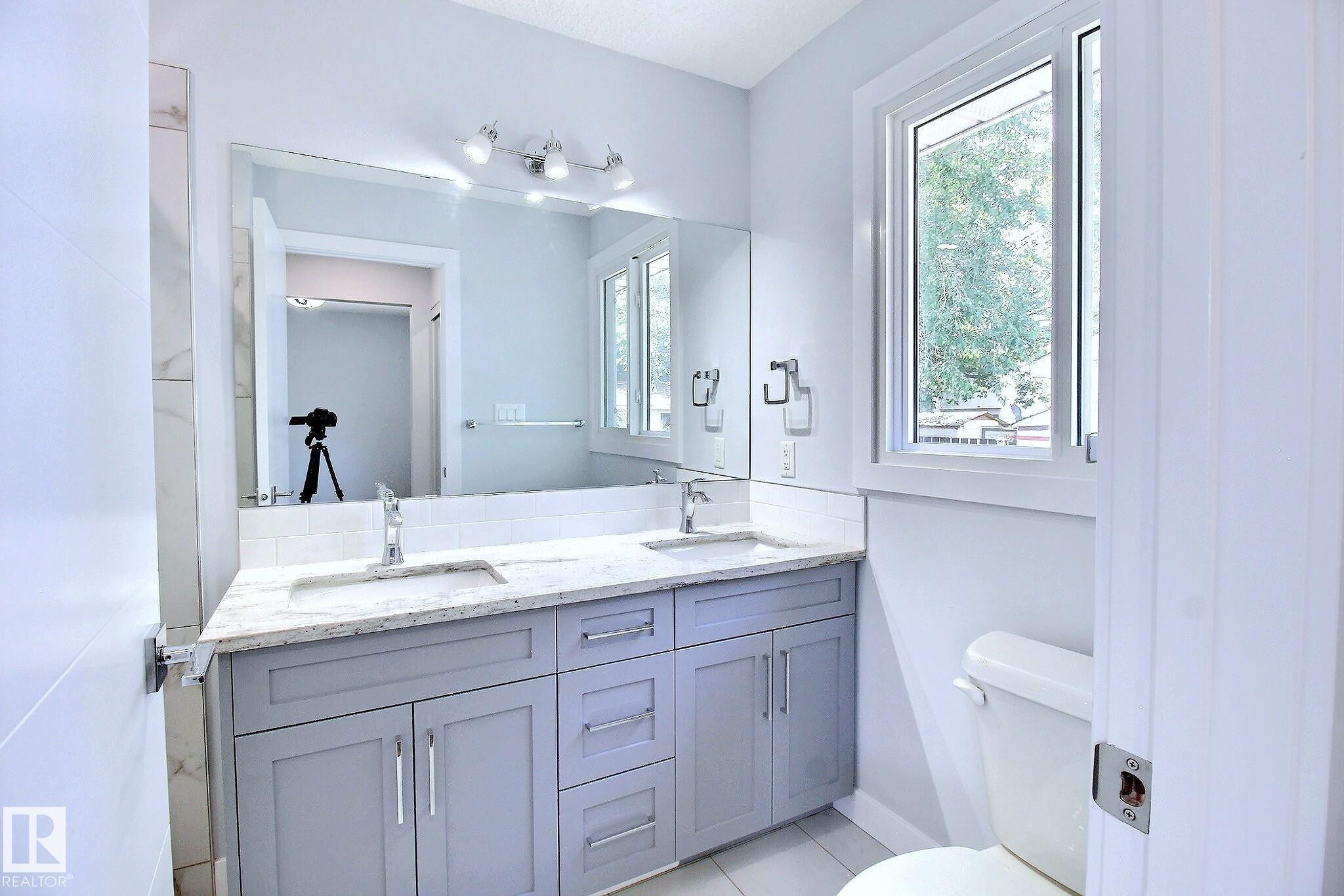 14732 32 Street Nw, Edmonton, AB - Indoor Photo Showing Bathroom