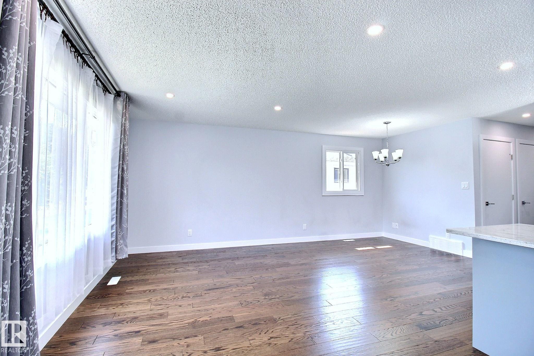14732 32 Street Nw, Edmonton, AB - Indoor Photo Showing Other Room