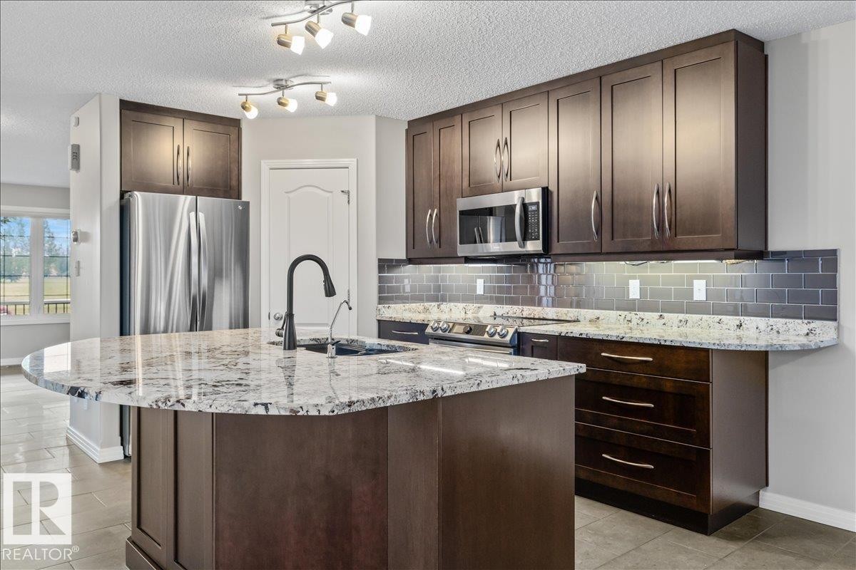 Kitchen - 1086 Grantham Drive Nw, Edmonton, AB - Indoor Photo Showing Kitchen With Upgraded Kitchen