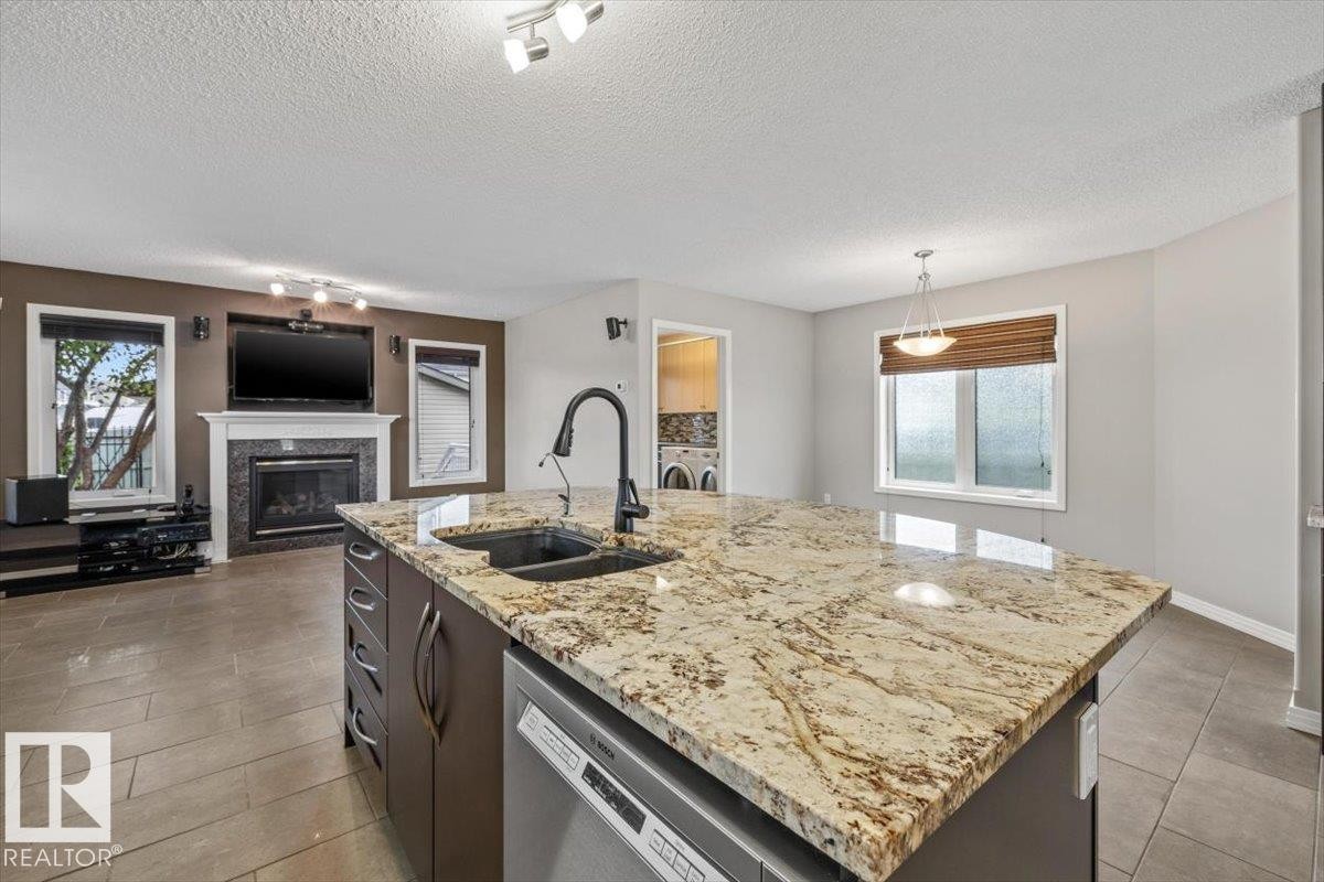 Kitchen - 1086 Grantham Drive Nw, Edmonton, AB - Indoor Photo Showing Kitchen With Double Sink With Upgraded Kitchen