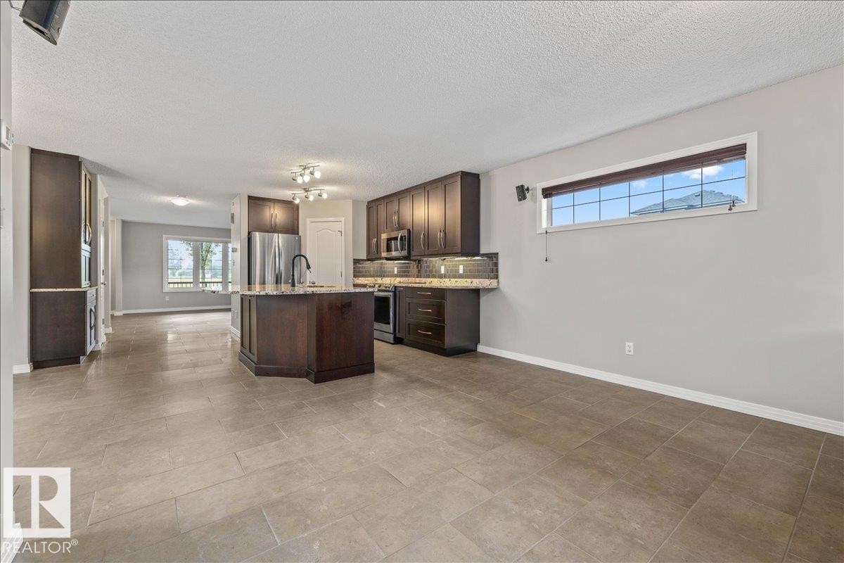 Kitchen - 1086 Grantham Drive Nw, Edmonton, AB - Indoor Photo Showing Kitchen