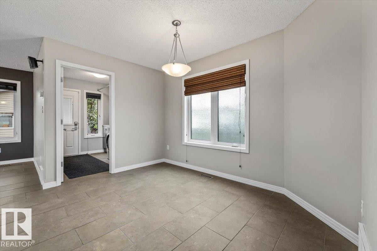 Empty room - 1086 Grantham Drive Nw, Edmonton, AB - Indoor Photo Showing Other Room