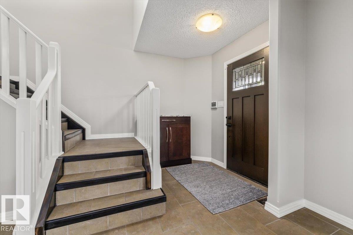 Entrance foyer - 1086 Grantham Drive Nw, Edmonton, AB - Indoor Photo Showing Other Room