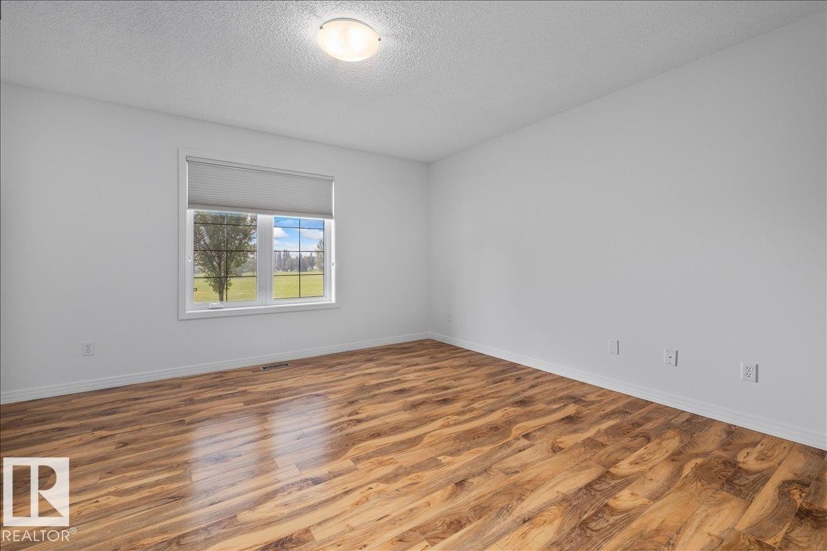 Empty room - 1086 Grantham Drive Nw, Edmonton, AB - Indoor Photo Showing Other Room