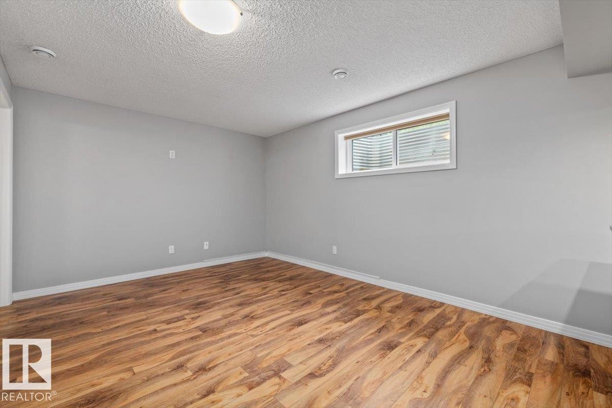 Empty room - 1086 Grantham Drive Nw, Edmonton, AB - Indoor Photo Showing Other Room