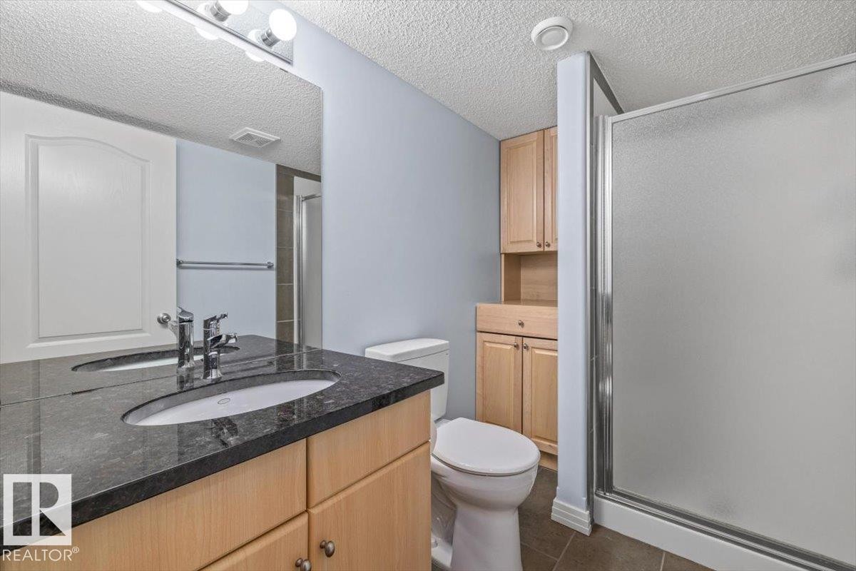 Bathroom - 1086 Grantham Drive Nw, Edmonton, AB - Indoor Photo Showing Bathroom