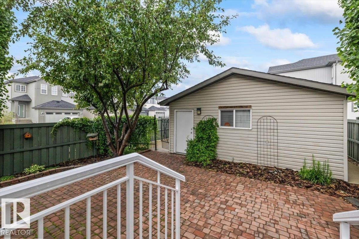 Detached garage with siding exterior and an asphalt shingle roof - 1086 Grantham Drive Nw, Edmonton, AB - Outdoor