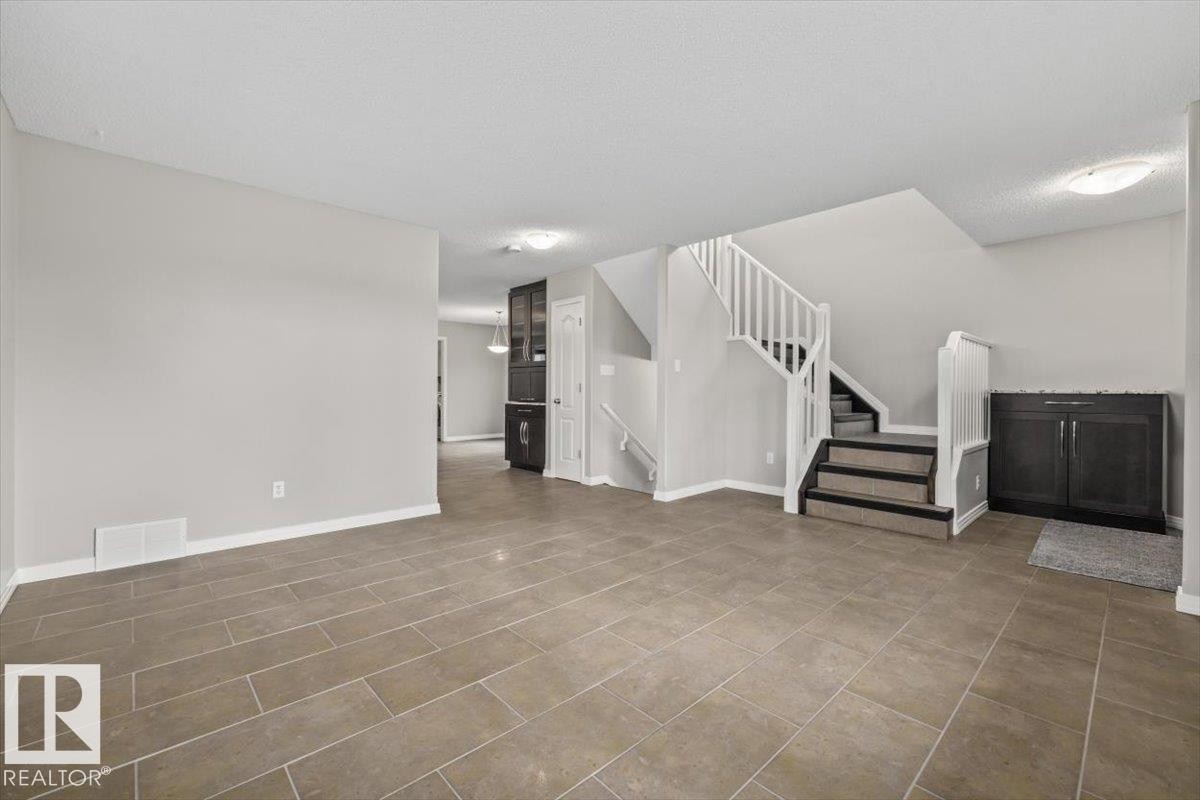 Living room - 1086 Grantham Drive Nw, Edmonton, AB - Indoor Photo Showing Other Room