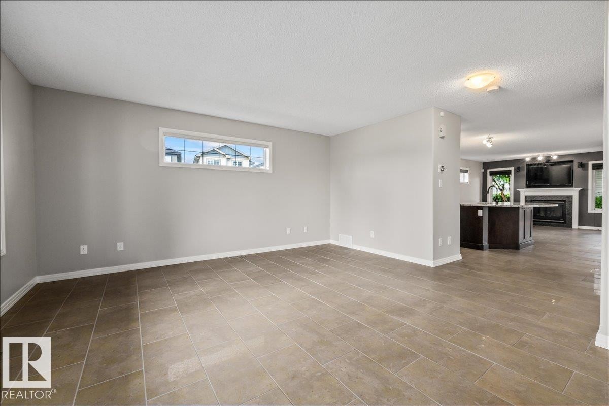 Empty room - 1086 Grantham Drive Nw, Edmonton, AB - Indoor Photo Showing Other Room