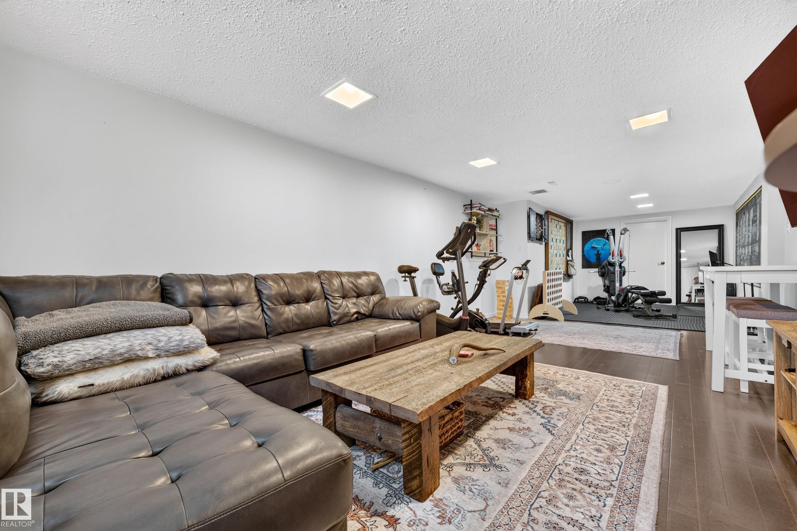 14804 95 Avenue Nw, Edmonton, AB - Indoor