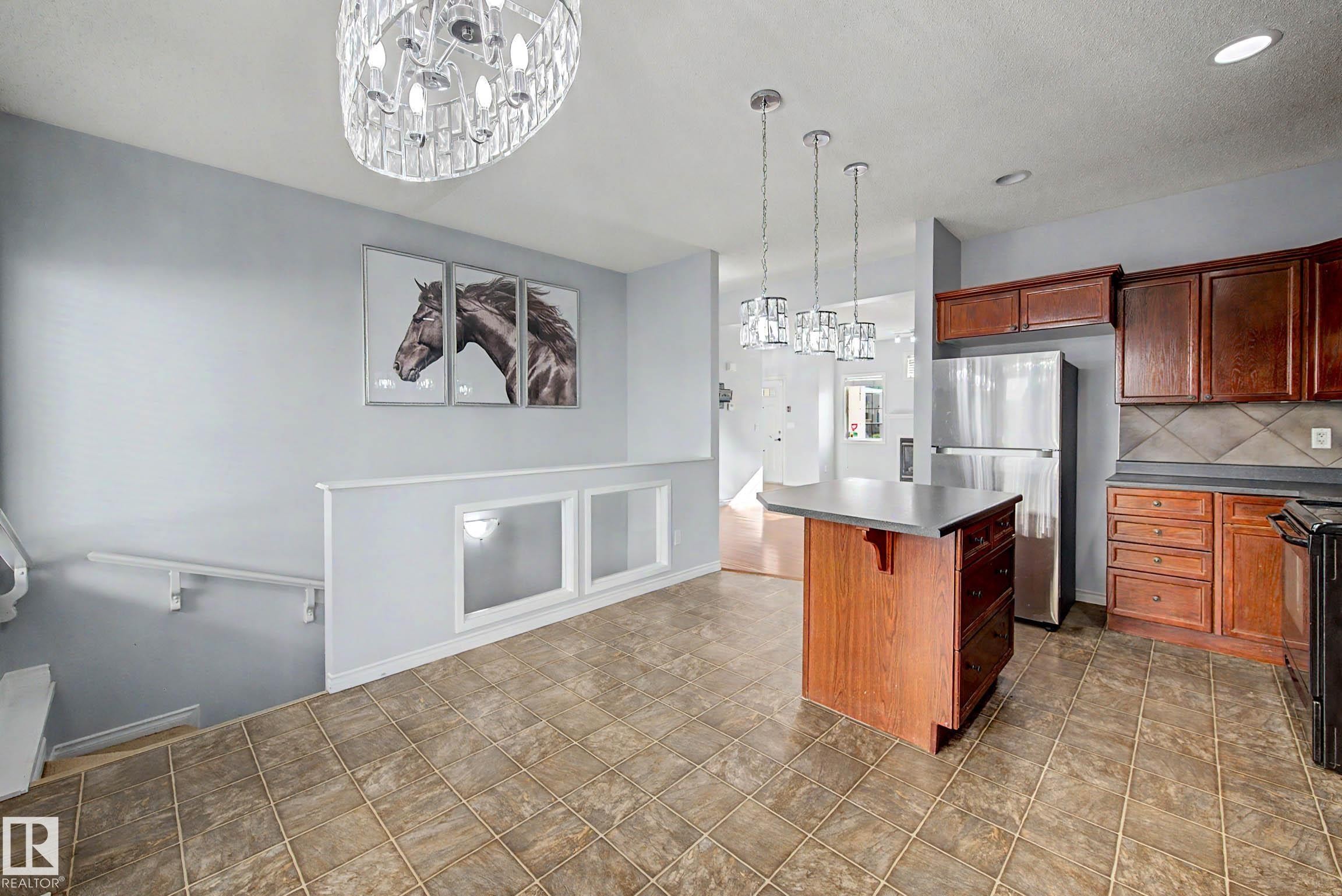 #47 13825 155 Av Nw, Edmonton, AB - Indoor Photo Showing Kitchen