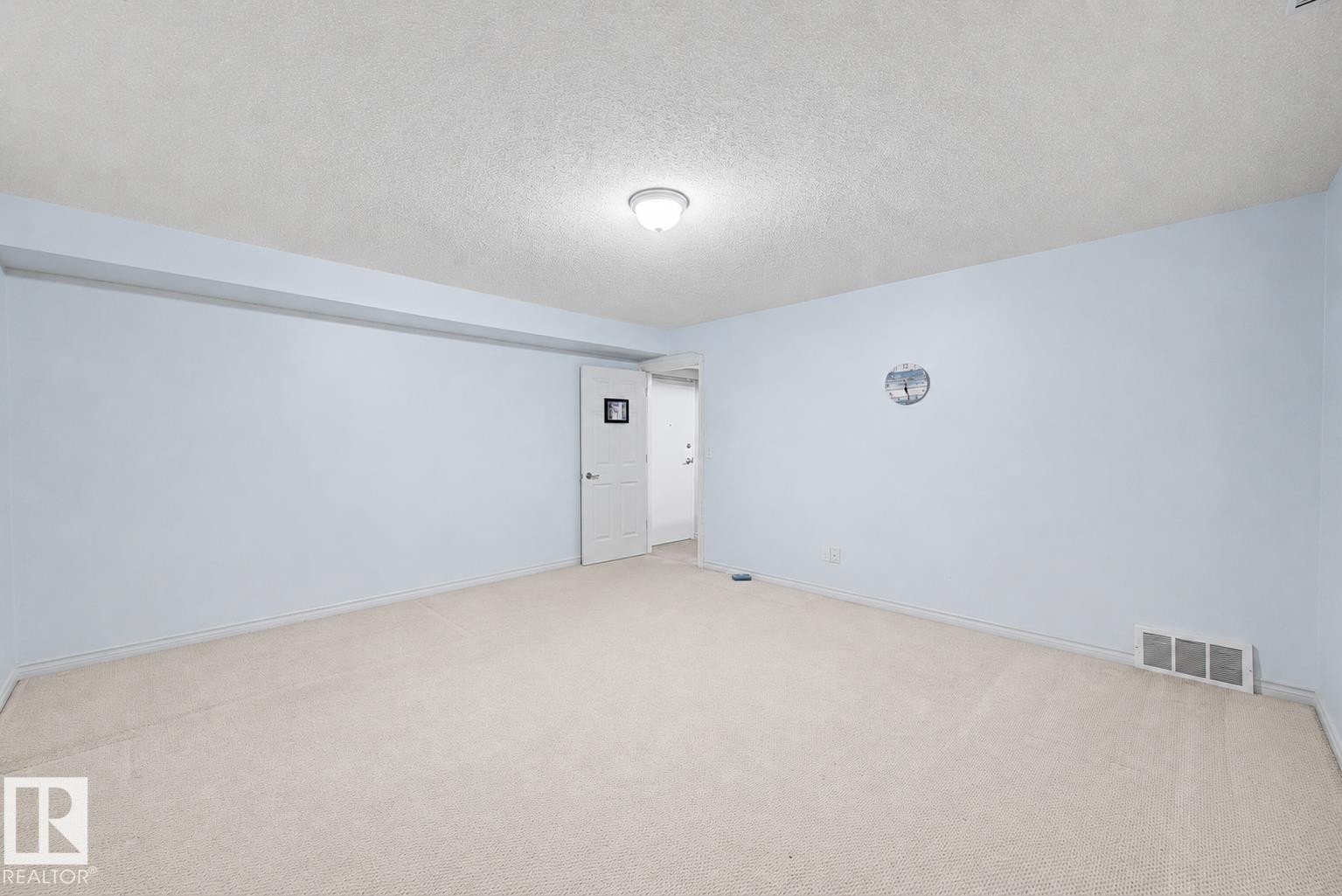#47 13825 155 Av Nw, Edmonton, AB - Indoor Photo Showing Other Room