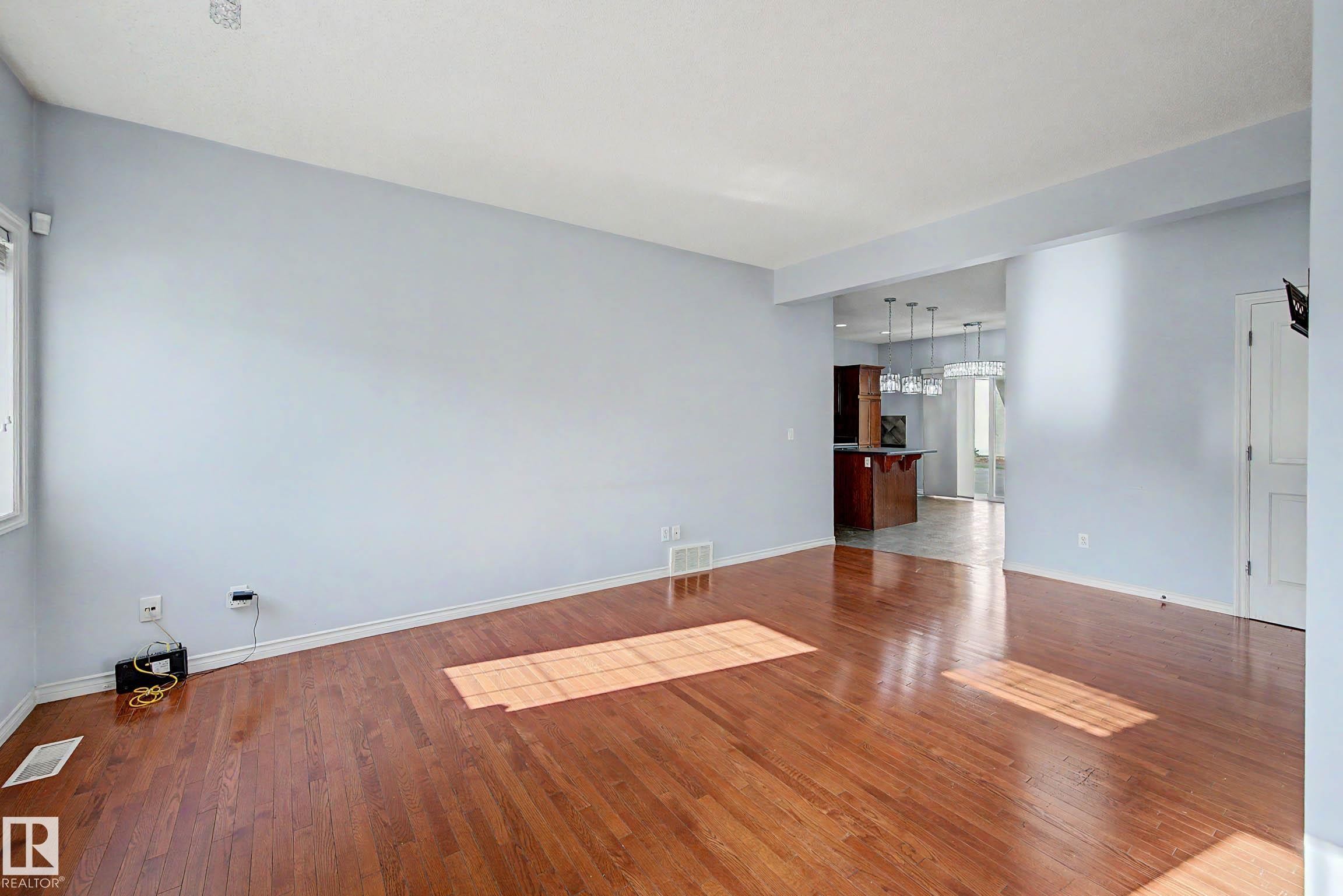 #47 13825 155 Av Nw, Edmonton, AB - Indoor Photo Showing Other Room