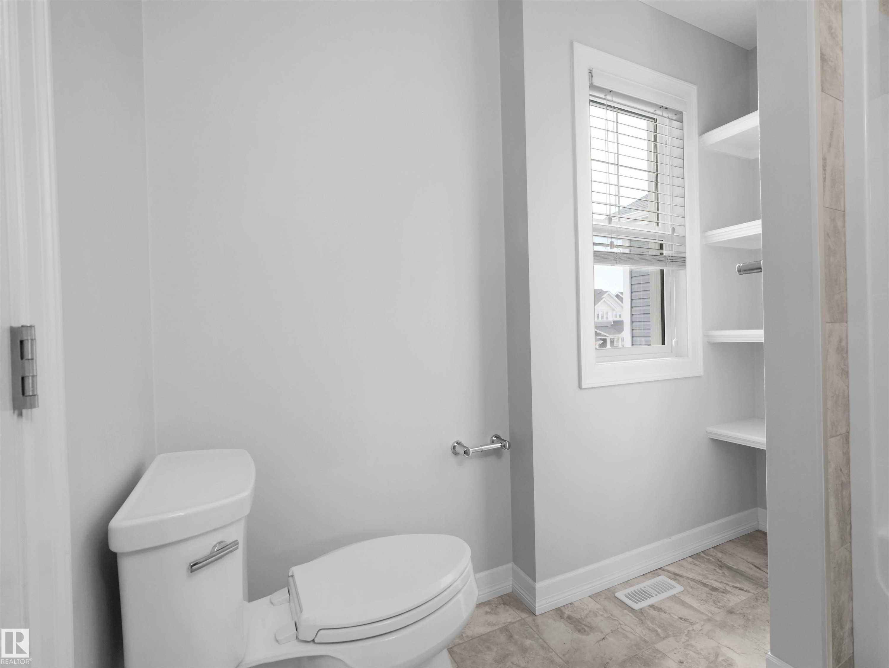 428 Simpkins Link, Leduc, AB - Indoor Photo Showing Bathroom