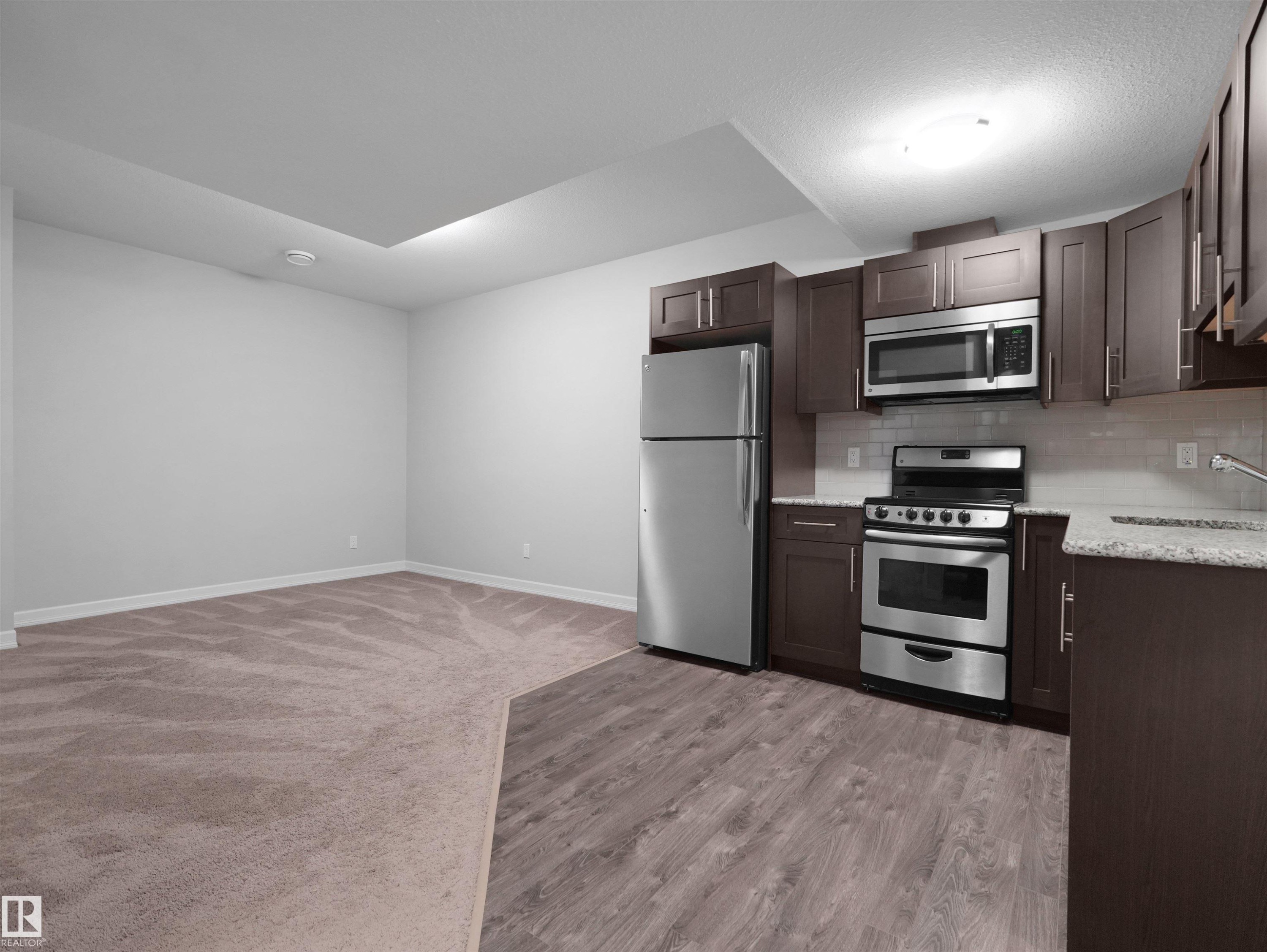 428 Simpkins Link, Leduc, AB - Indoor Photo Showing Kitchen