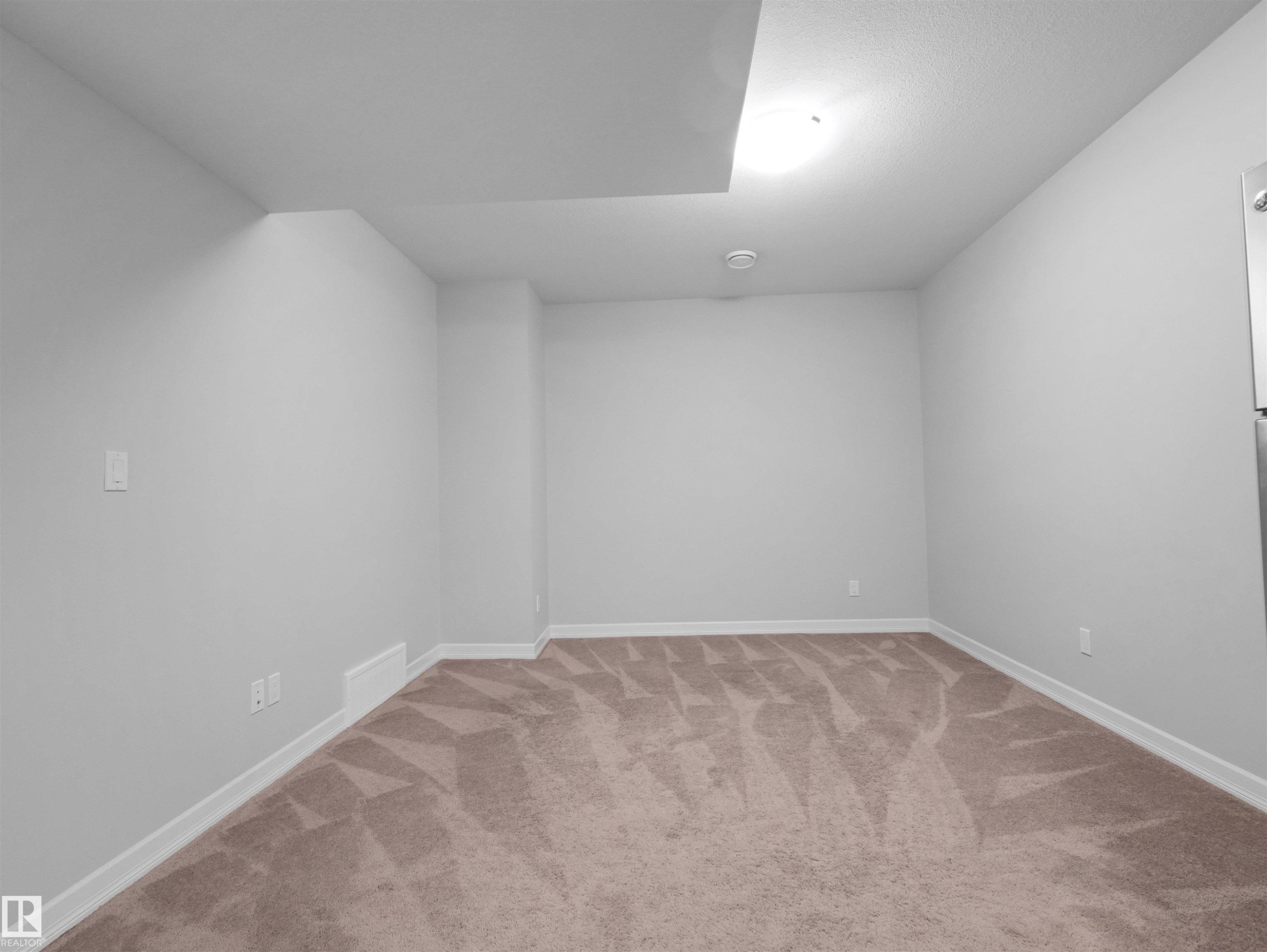 428 Simpkins Link, Leduc, AB - Indoor Photo Showing Other Room