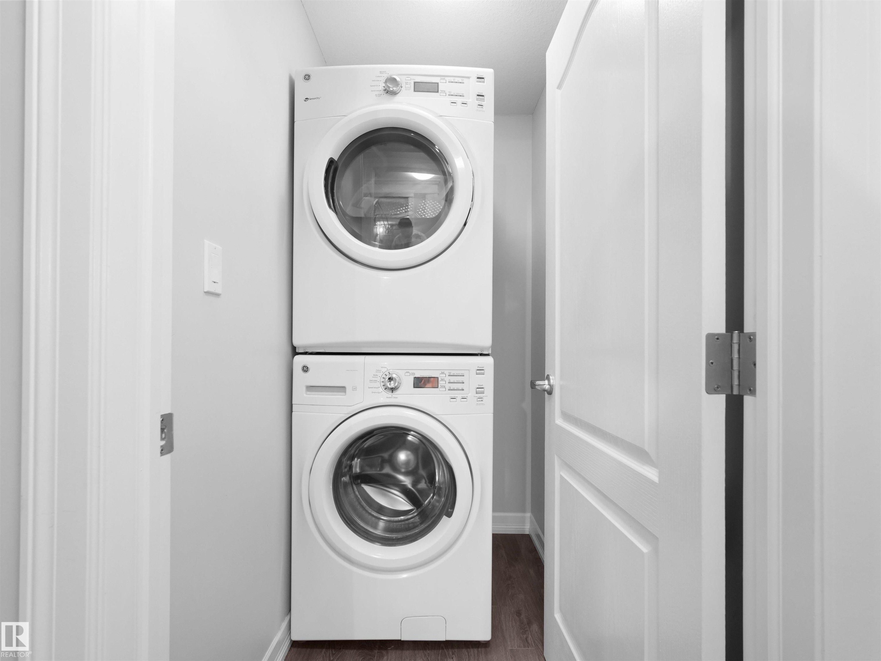 428 Simpkins Link, Leduc, AB - Indoor Photo Showing Laundry Room