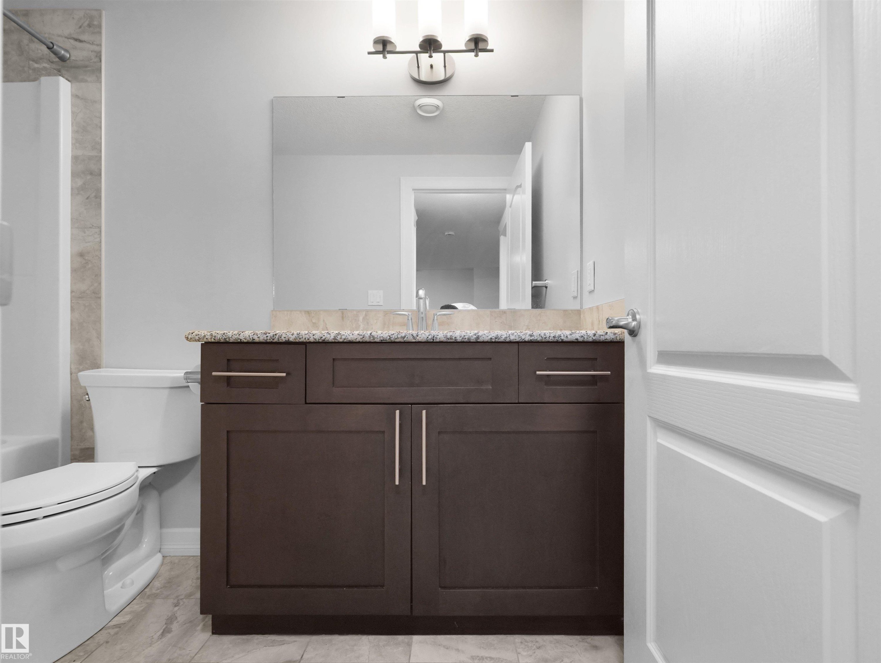 428 Simpkins Link, Leduc, AB - Indoor Photo Showing Bathroom