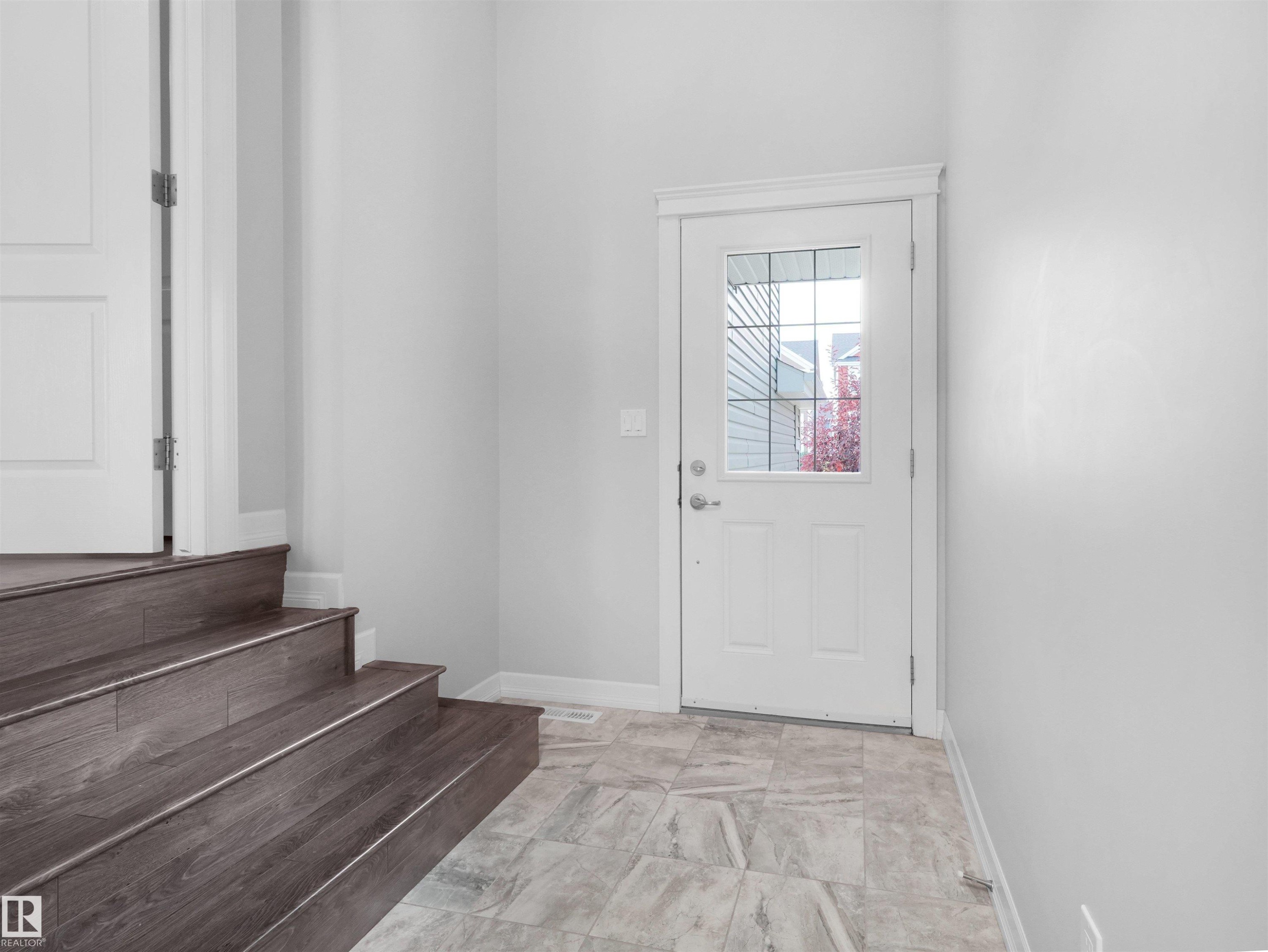 428 Simpkins Link, Leduc, AB - Indoor Photo Showing Other Room