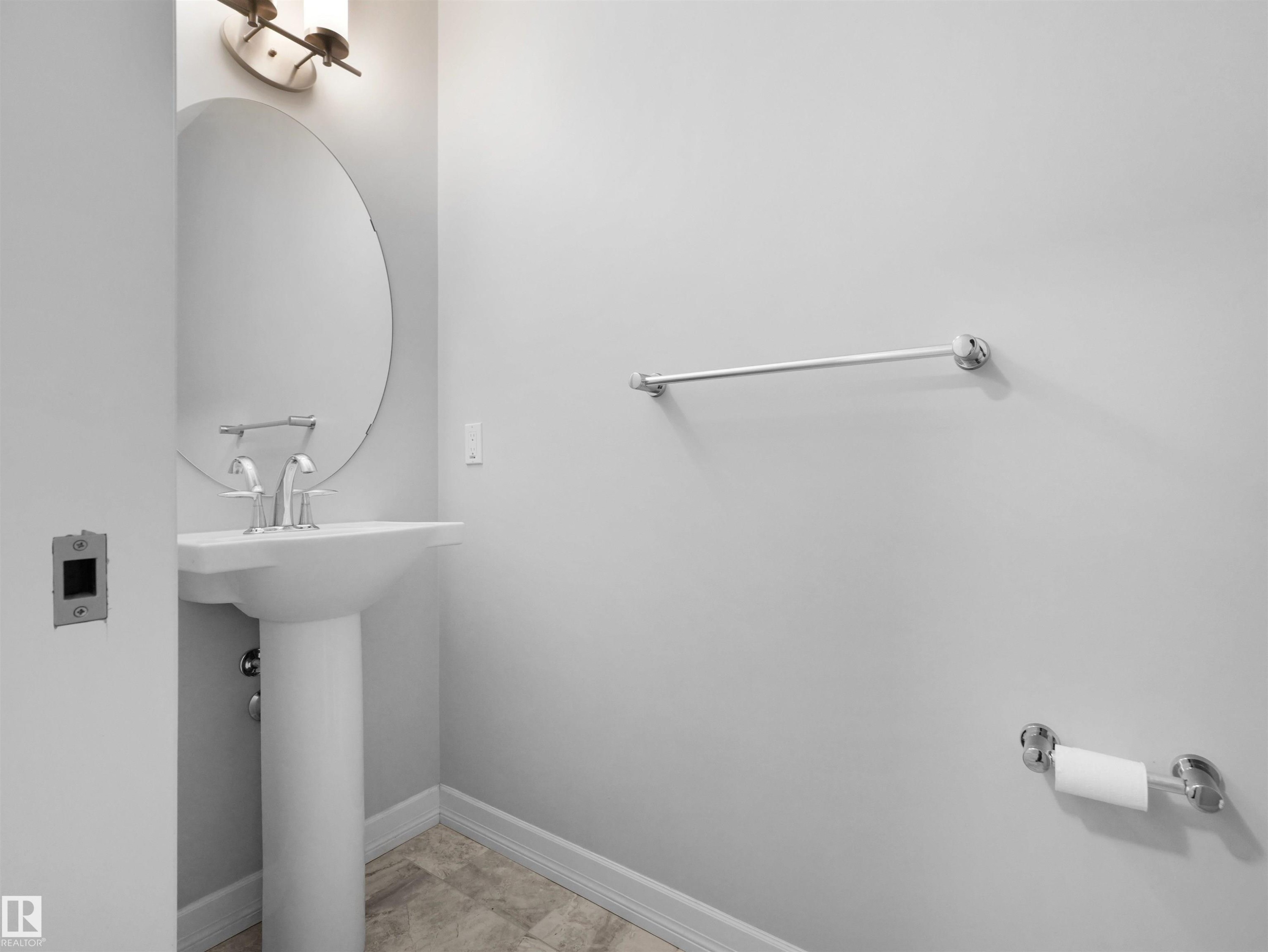 428 Simpkins Link, Leduc, AB - Indoor Photo Showing Bathroom