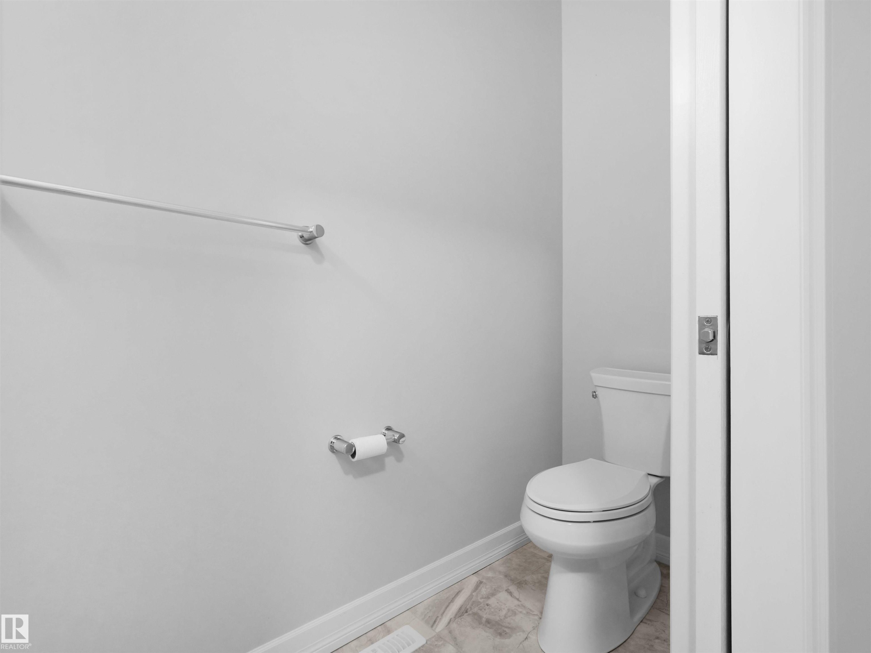 428 Simpkins Link, Leduc, AB - Indoor Photo Showing Bathroom