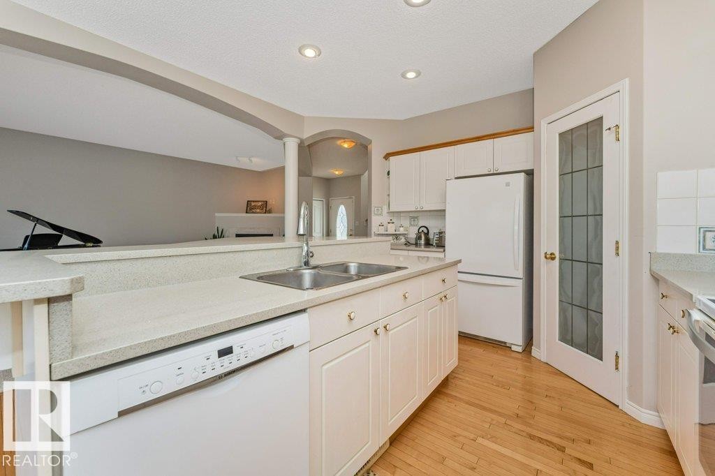 1072 Barnes Way Sw, Edmonton, AB - Indoor Photo Showing Kitchen With Double Sink