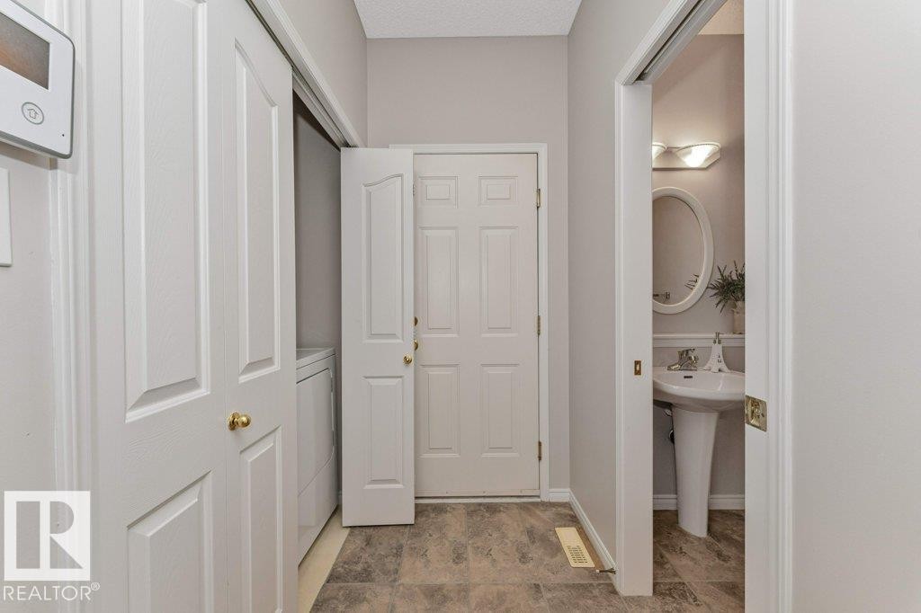 1072 Barnes Way Sw, Edmonton, AB - Indoor Photo Showing Laundry Room