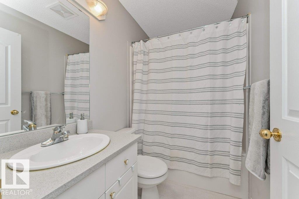 1072 Barnes Way Sw, Edmonton, AB - Indoor Photo Showing Bathroom