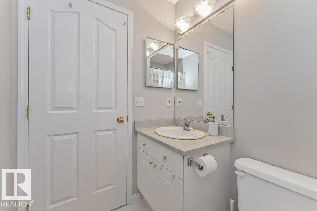 1072 Barnes Way Sw, Edmonton, AB - Indoor Photo Showing Bathroom