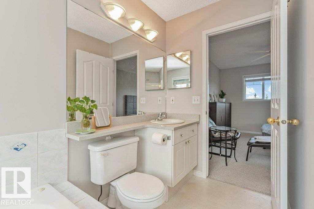 1072 Barnes Way Sw, Edmonton, AB - Indoor Photo Showing Bathroom