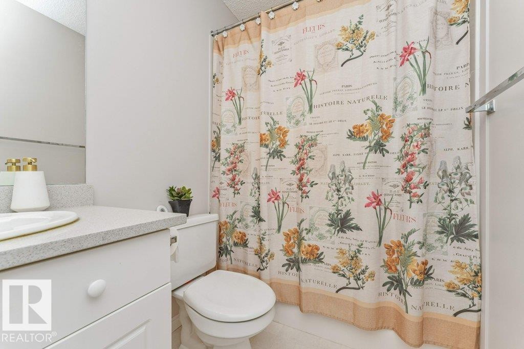 1072 Barnes Way Sw, Edmonton, AB - Indoor Photo Showing Bathroom