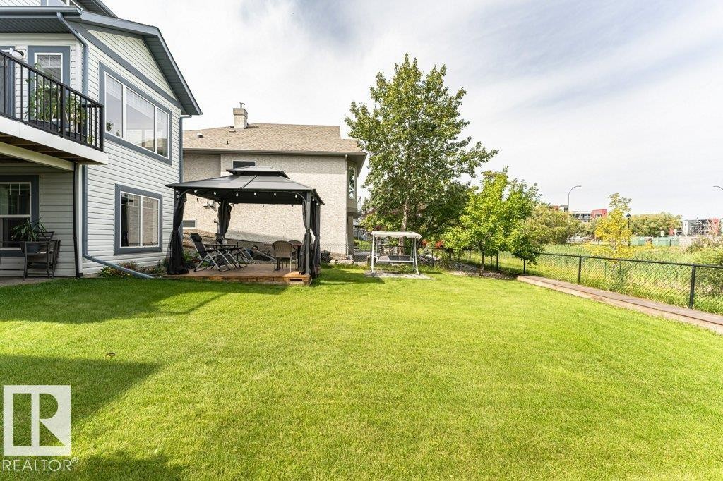 1072 Barnes Way Sw, Edmonton, AB - Outdoor