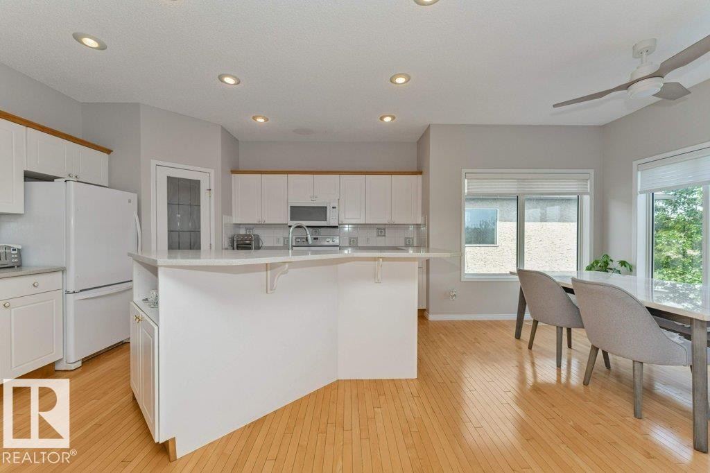 1072 Barnes Way Sw, Edmonton, AB - Indoor Photo Showing Kitchen