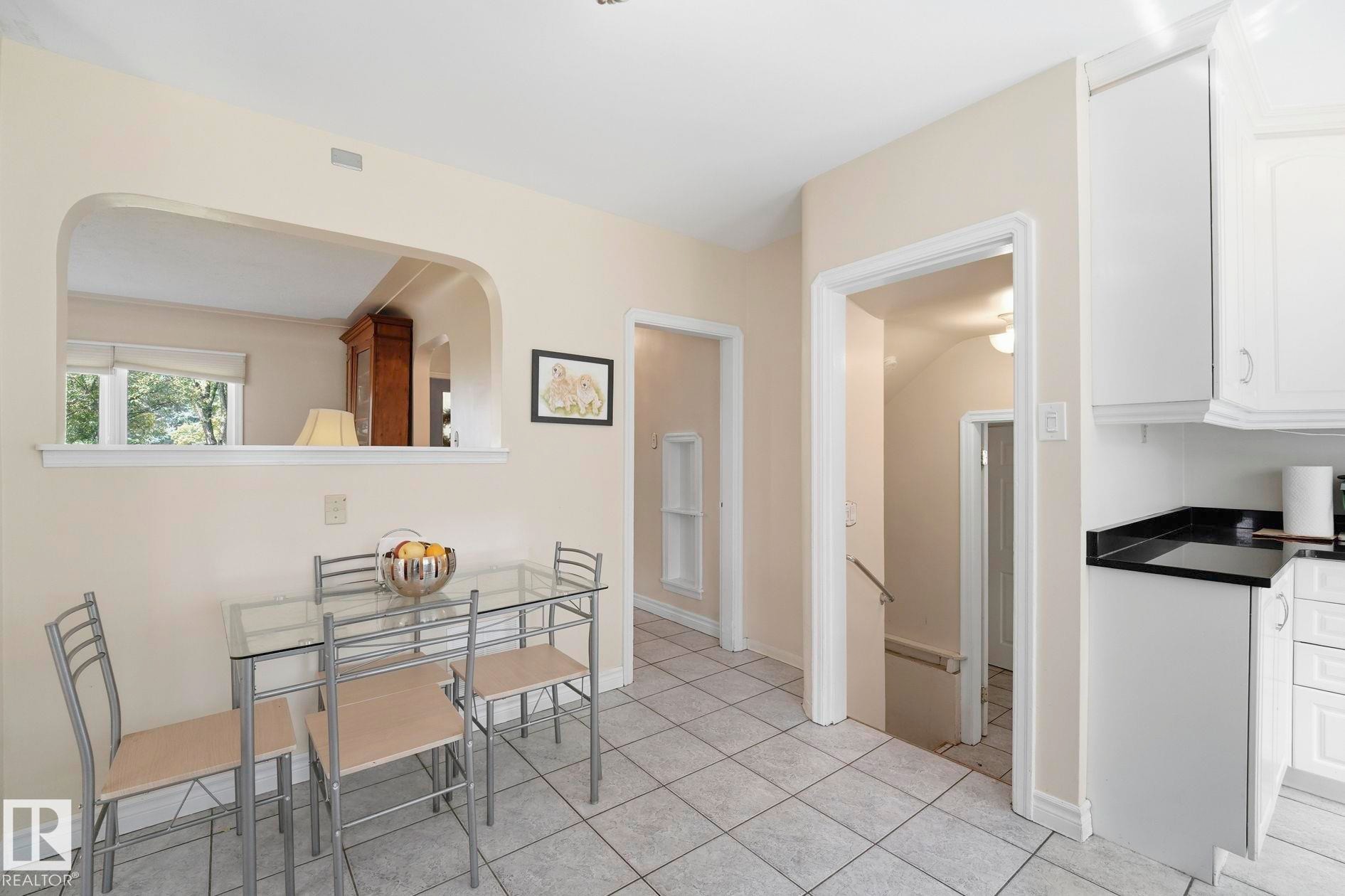 9107 118 Street Nw, Edmonton, AB - Indoor