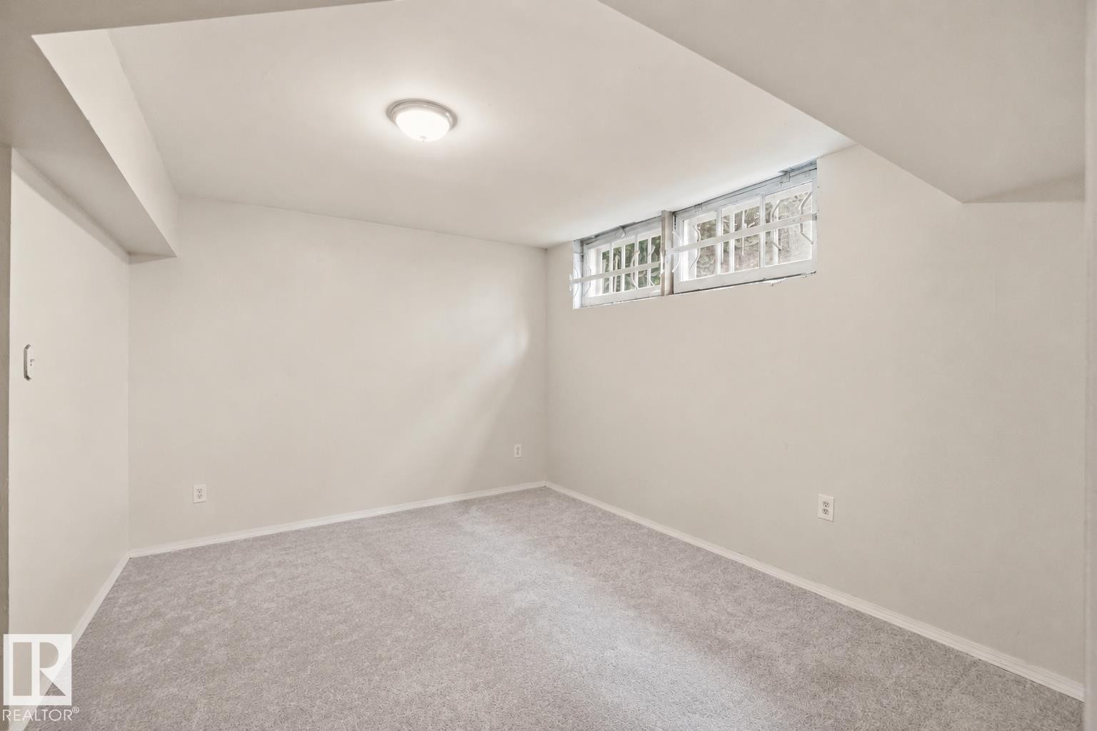 9107 118 Street Nw, Edmonton, AB - Indoor Photo Showing Other Room