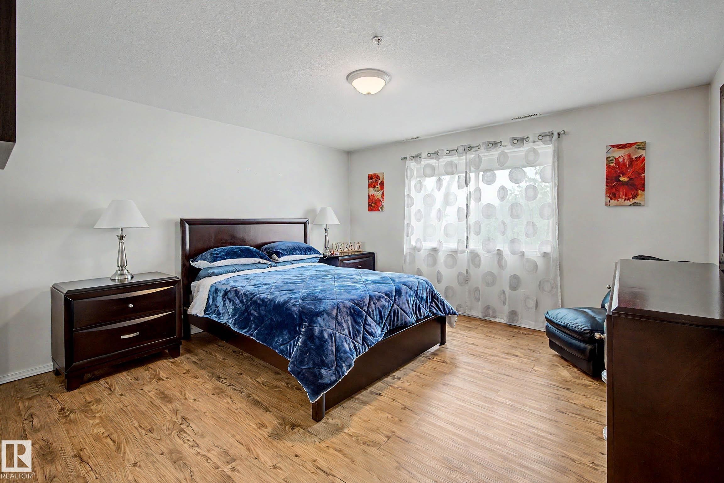 #209 237 Youville Dr E Nw, Edmonton, AB - Indoor Photo Showing Bedroom