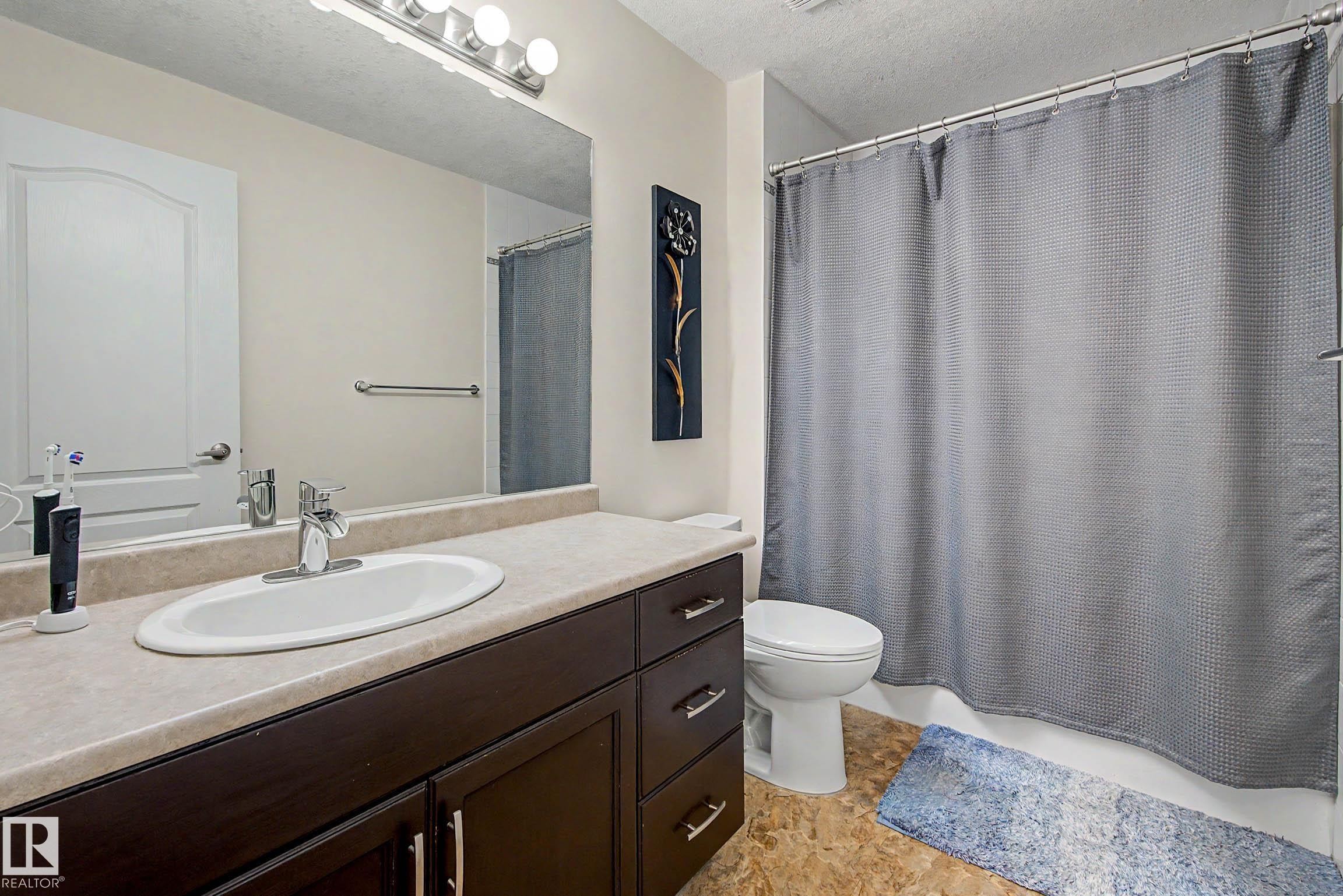 #209 237 Youville Dr E Nw, Edmonton, AB - Indoor Photo Showing Bathroom