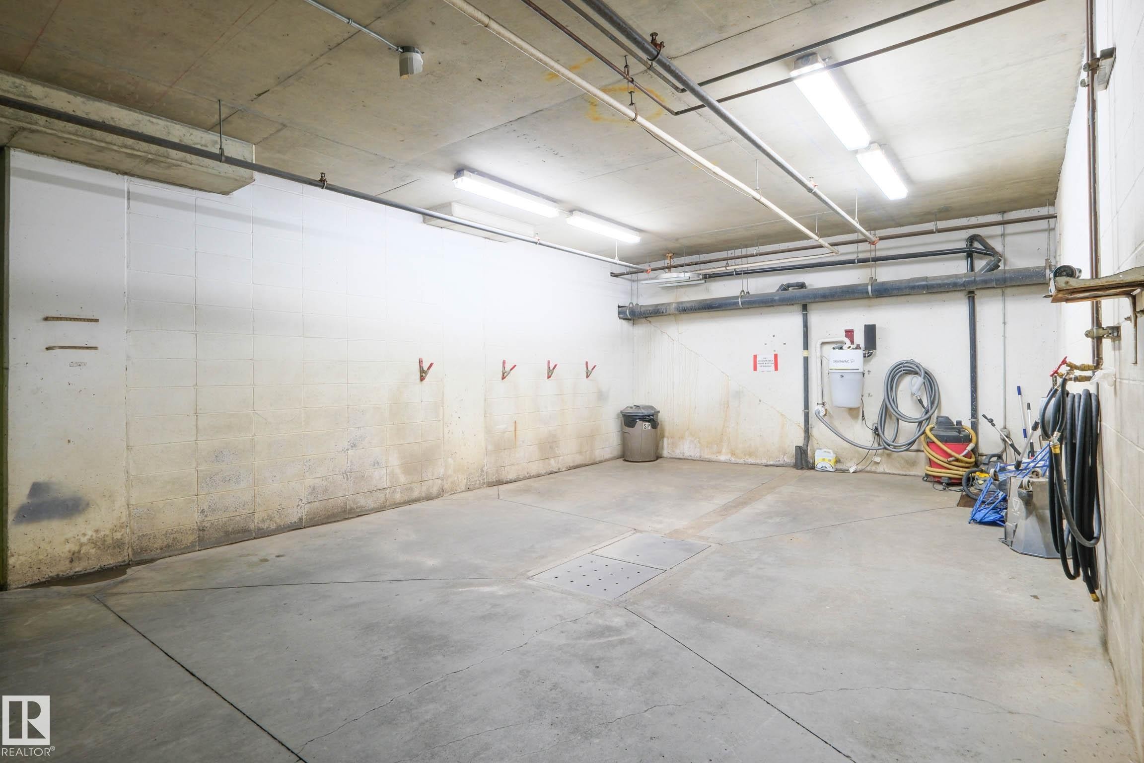 #209 237 Youville Dr E Nw, Edmonton, AB - Indoor Photo Showing Garage