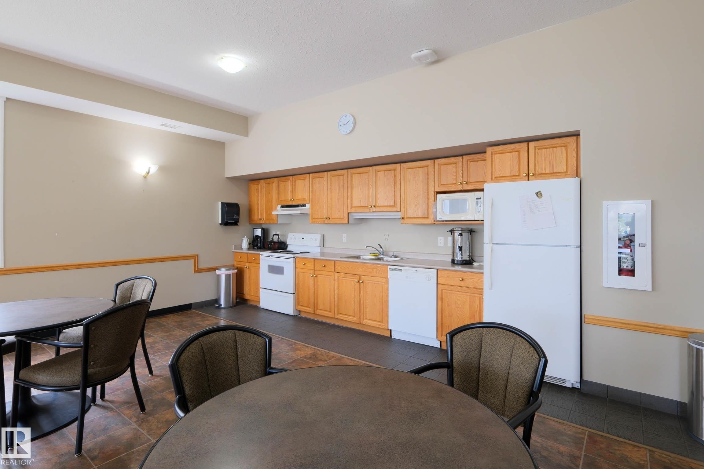 #209 237 Youville Dr E Nw, Edmonton, AB - Indoor Photo Showing Kitchen