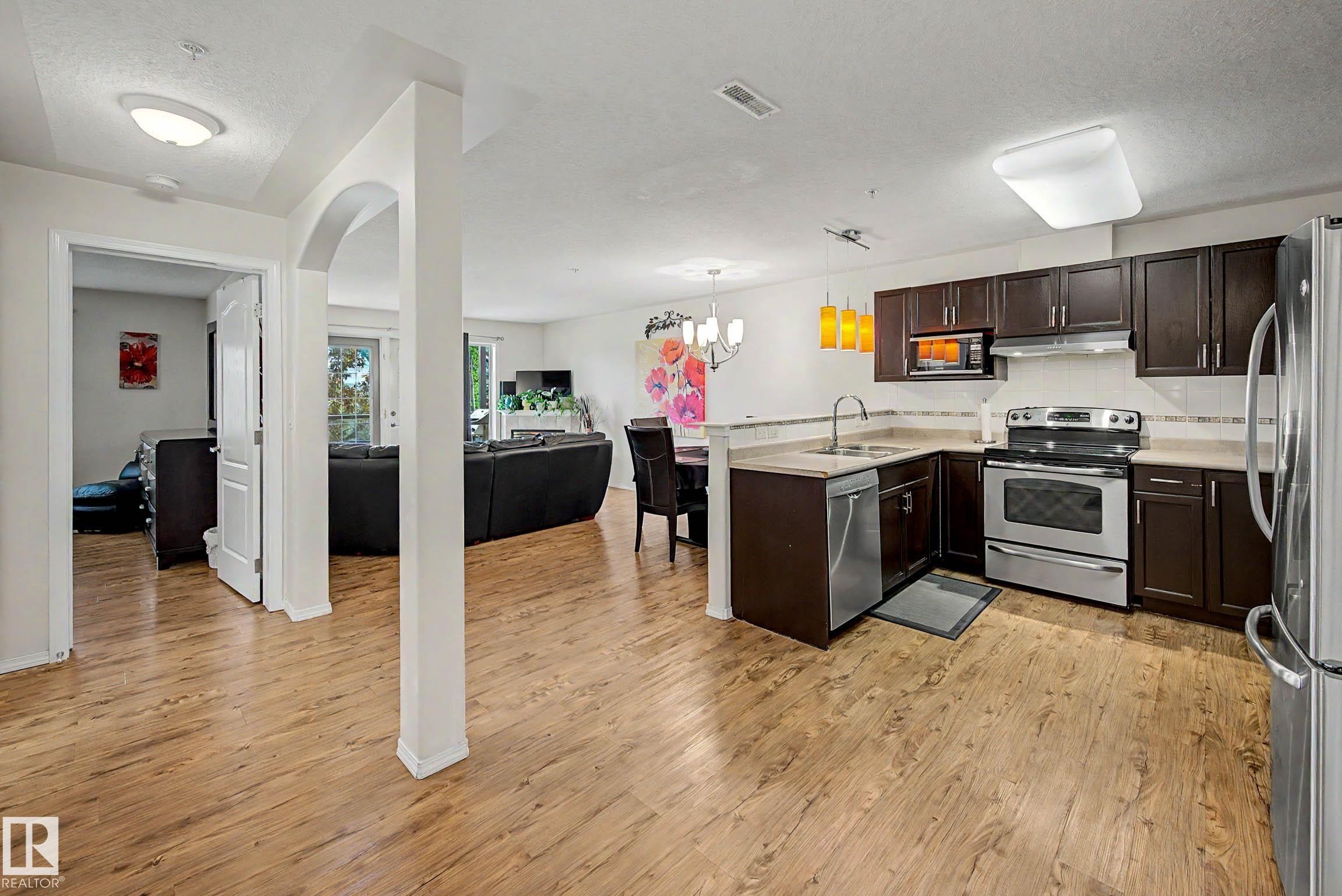 #209 237 Youville Dr E Nw, Edmonton, AB - Indoor Photo Showing Kitchen