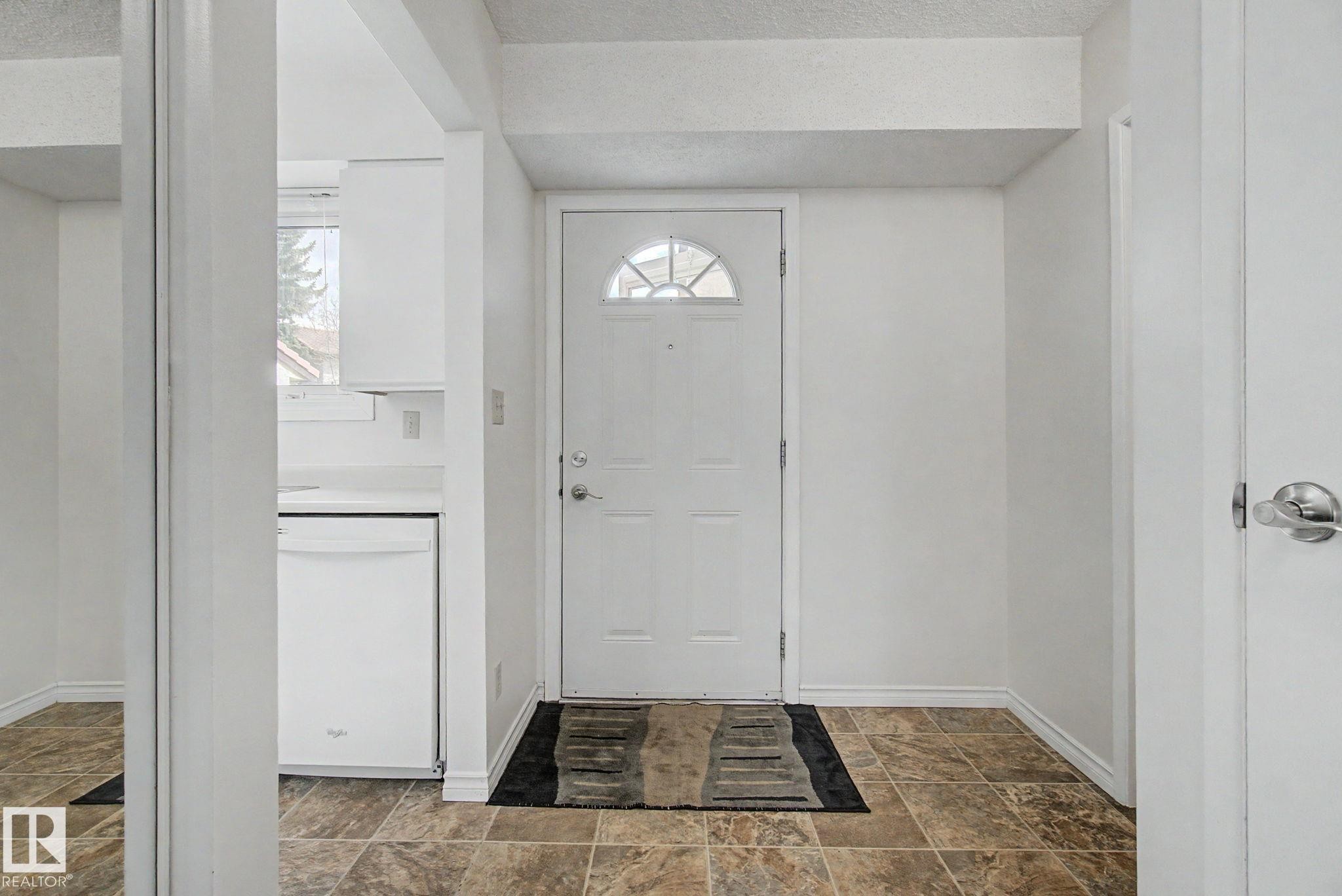 2932 36 Street Nw, Edmonton, AB - Indoor Photo Showing Other Room