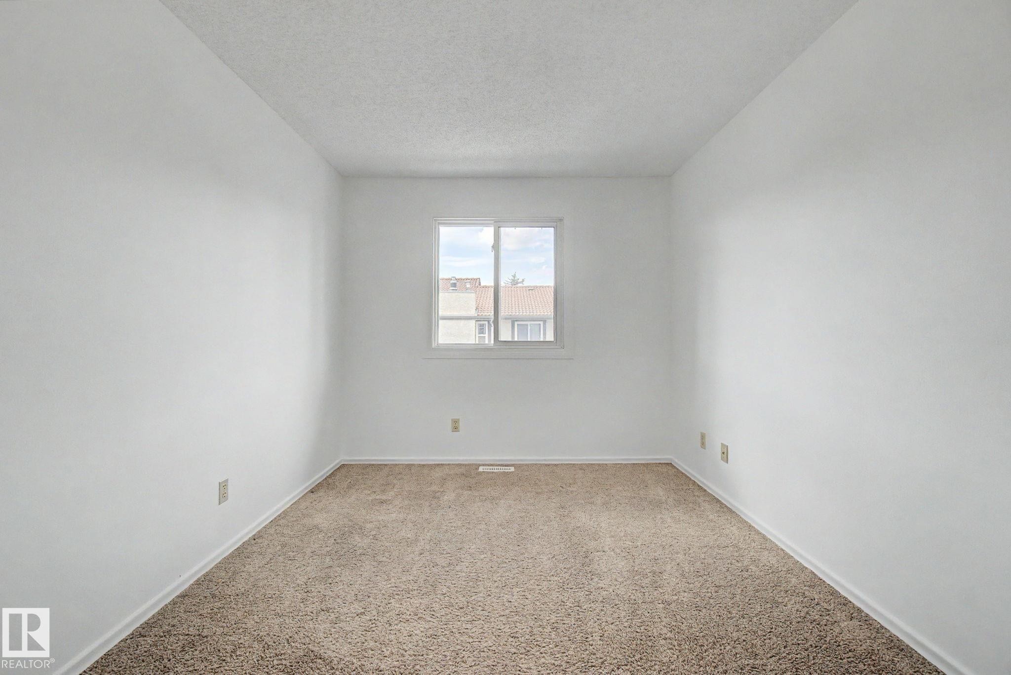 2932 36 Street Nw, Edmonton, AB - Indoor Photo Showing Other Room