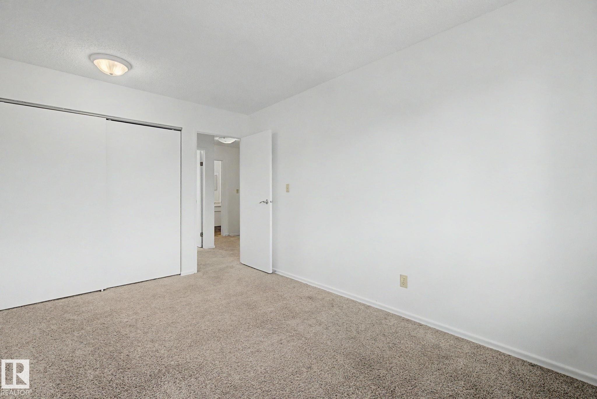 2932 36 Street Nw, Edmonton, AB - Indoor Photo Showing Other Room