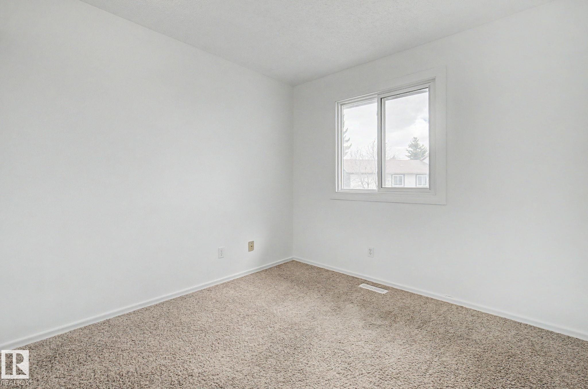 2932 36 Street Nw, Edmonton, AB - Indoor Photo Showing Other Room