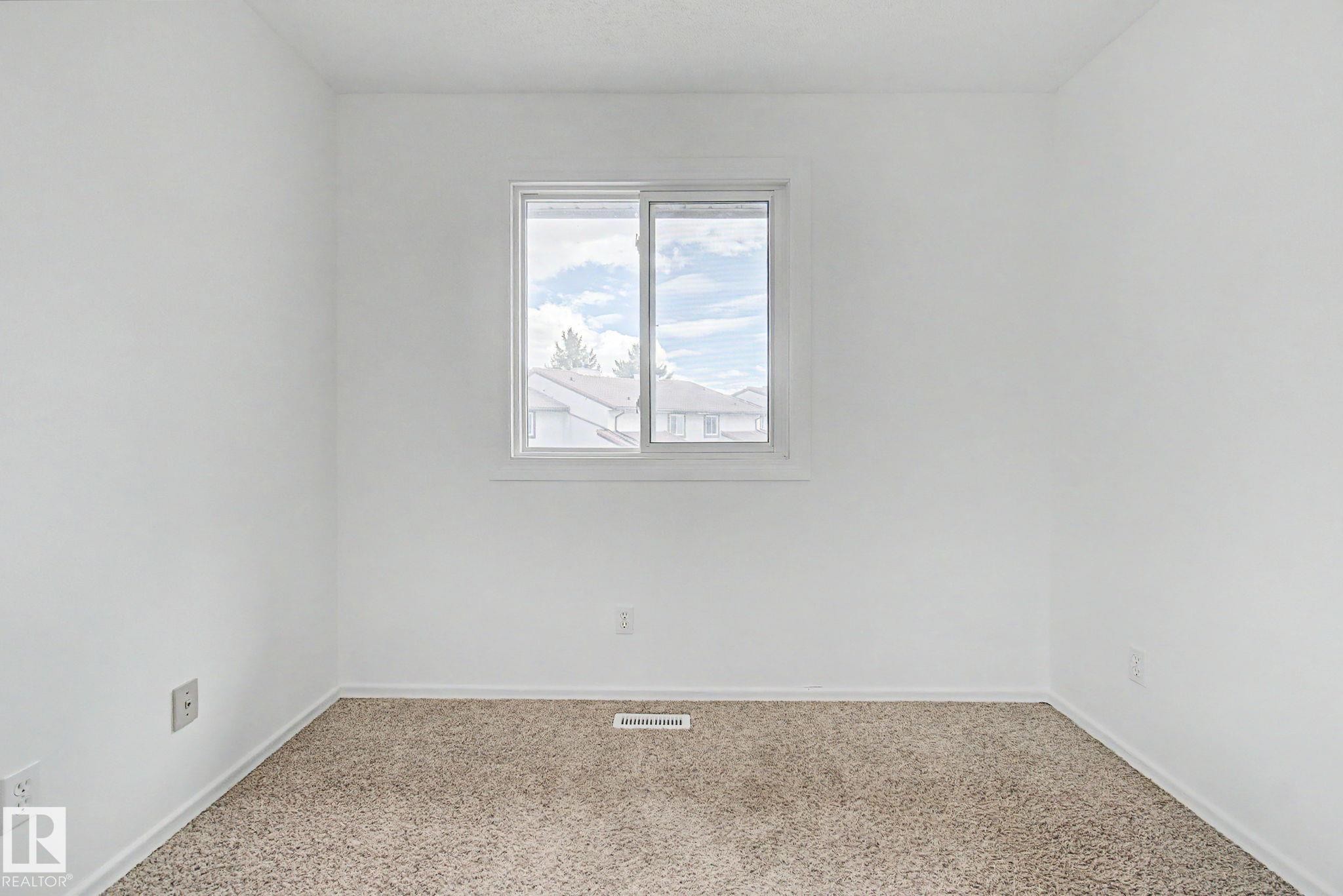 2932 36 Street Nw, Edmonton, AB - Indoor Photo Showing Other Room