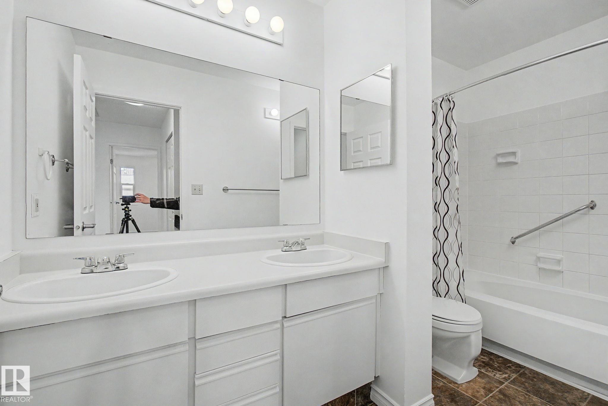 2932 36 Street Nw, Edmonton, AB - Indoor Photo Showing Bathroom