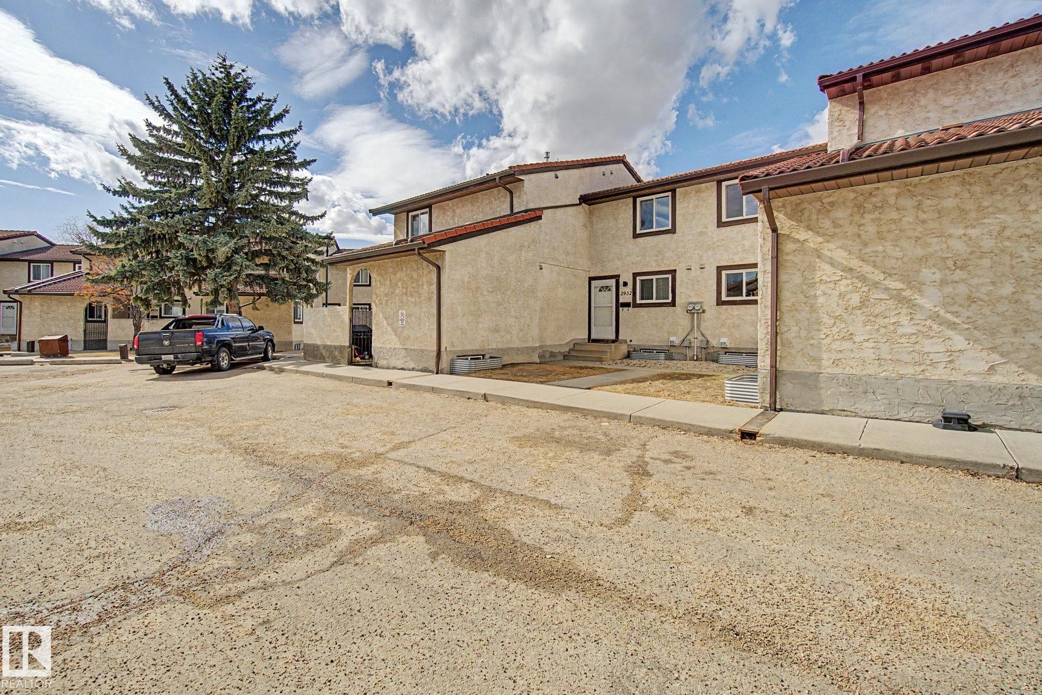 2932 36 Street Nw, Edmonton, AB - Outdoor