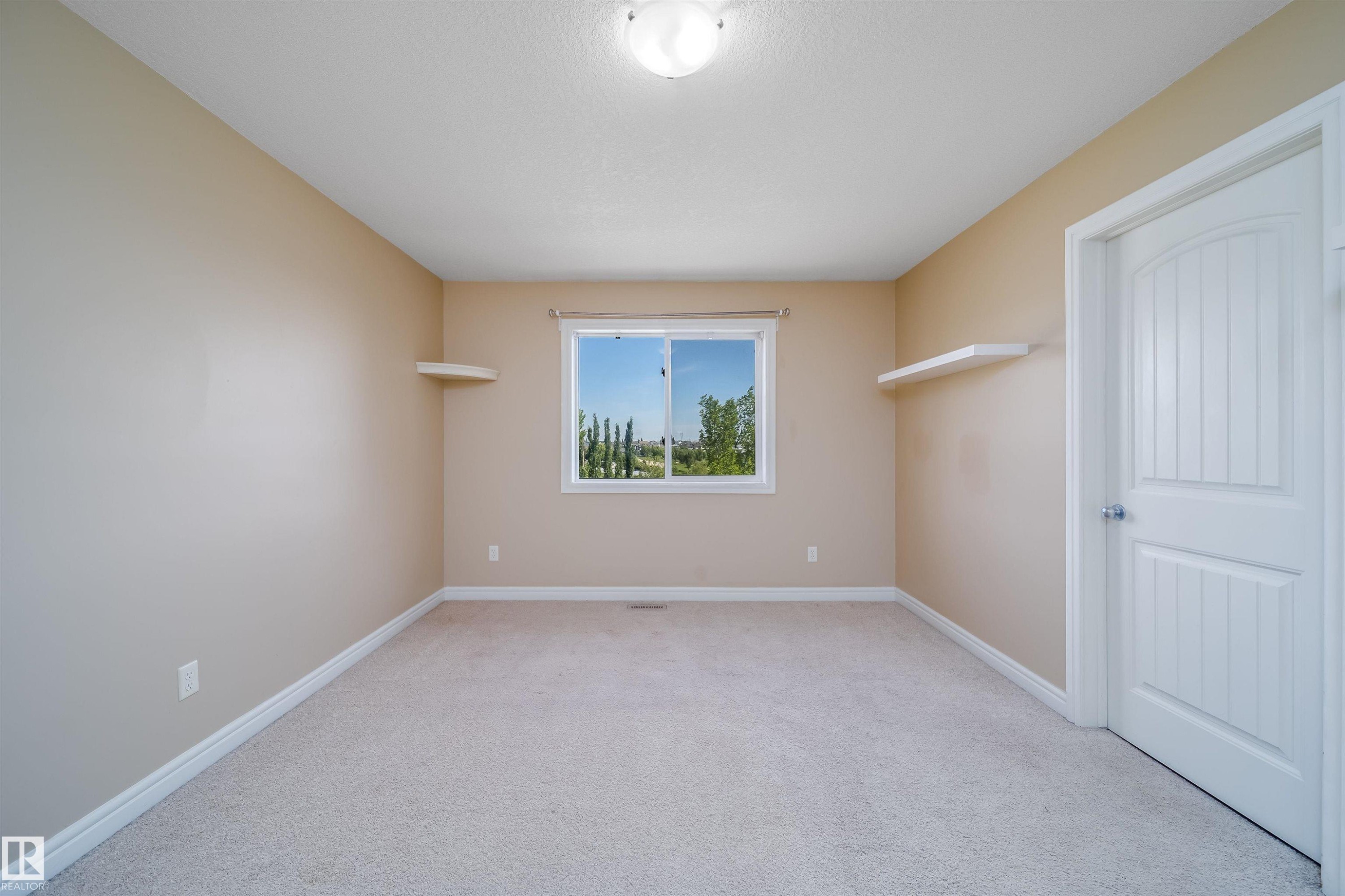 #46 15151 43 St Nw, Edmonton, AB - Indoor Photo Showing Other Room