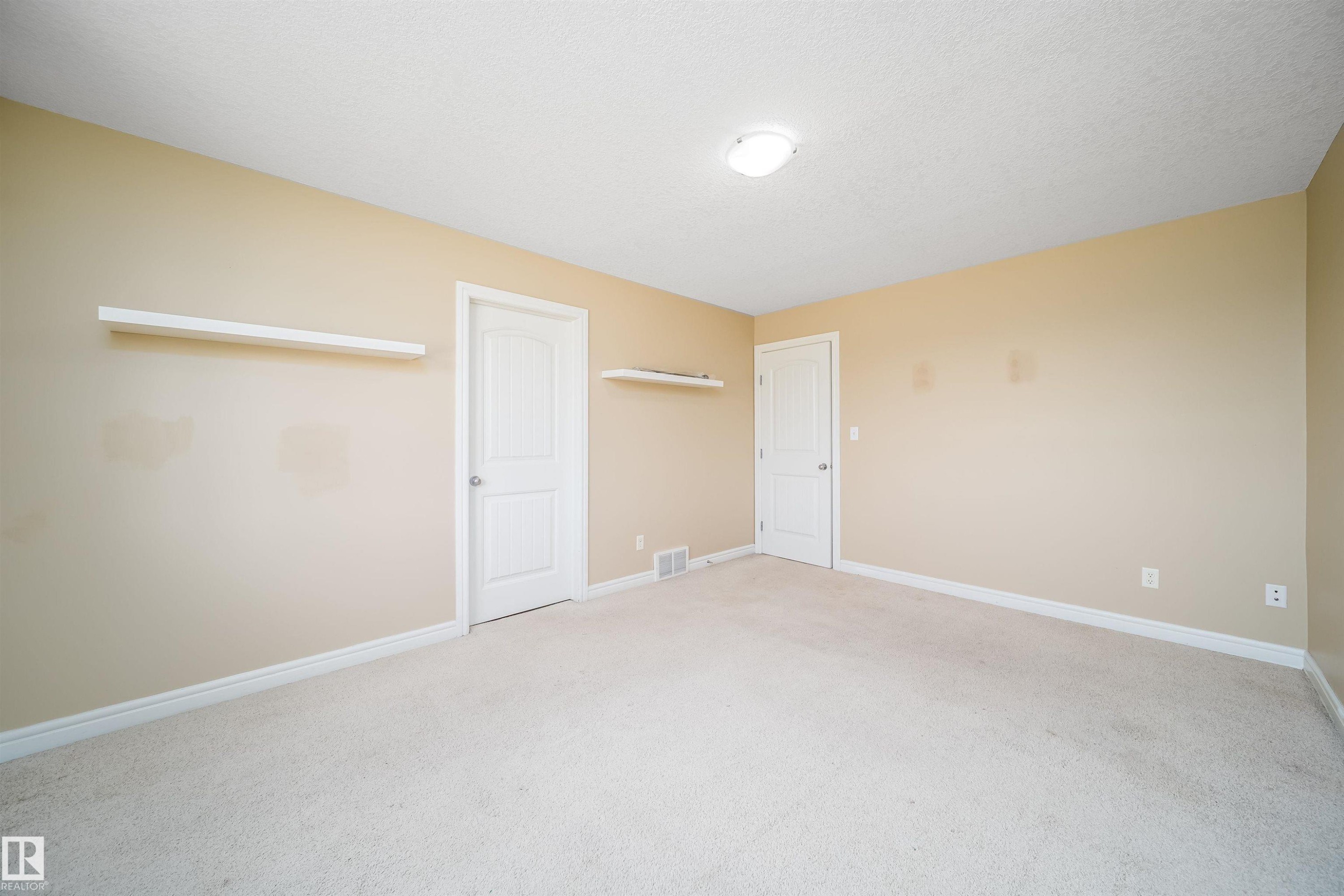 #46 15151 43 St Nw, Edmonton, AB - Indoor Photo Showing Other Room