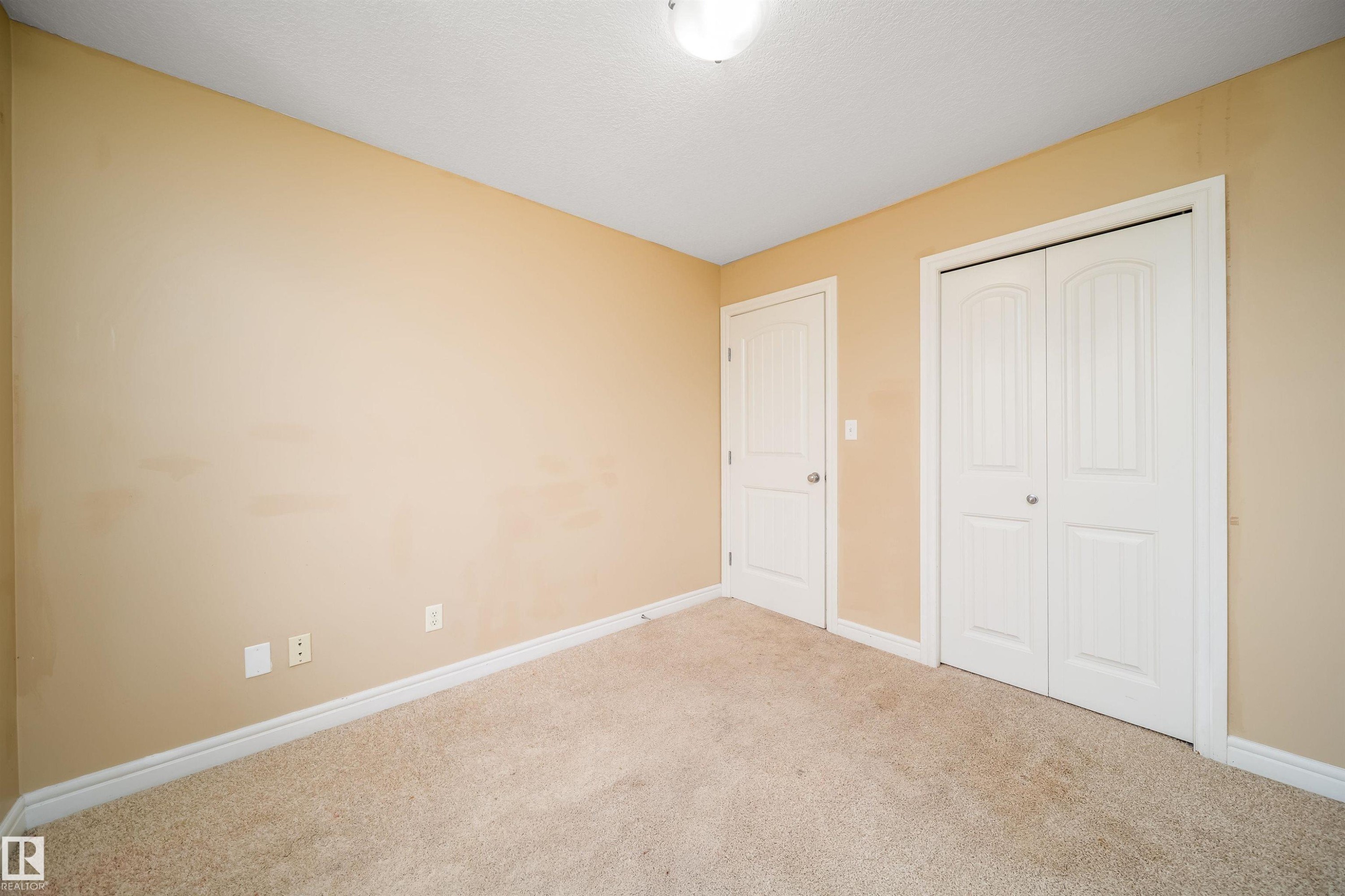 #46 15151 43 St Nw, Edmonton, AB - Indoor Photo Showing Other Room
